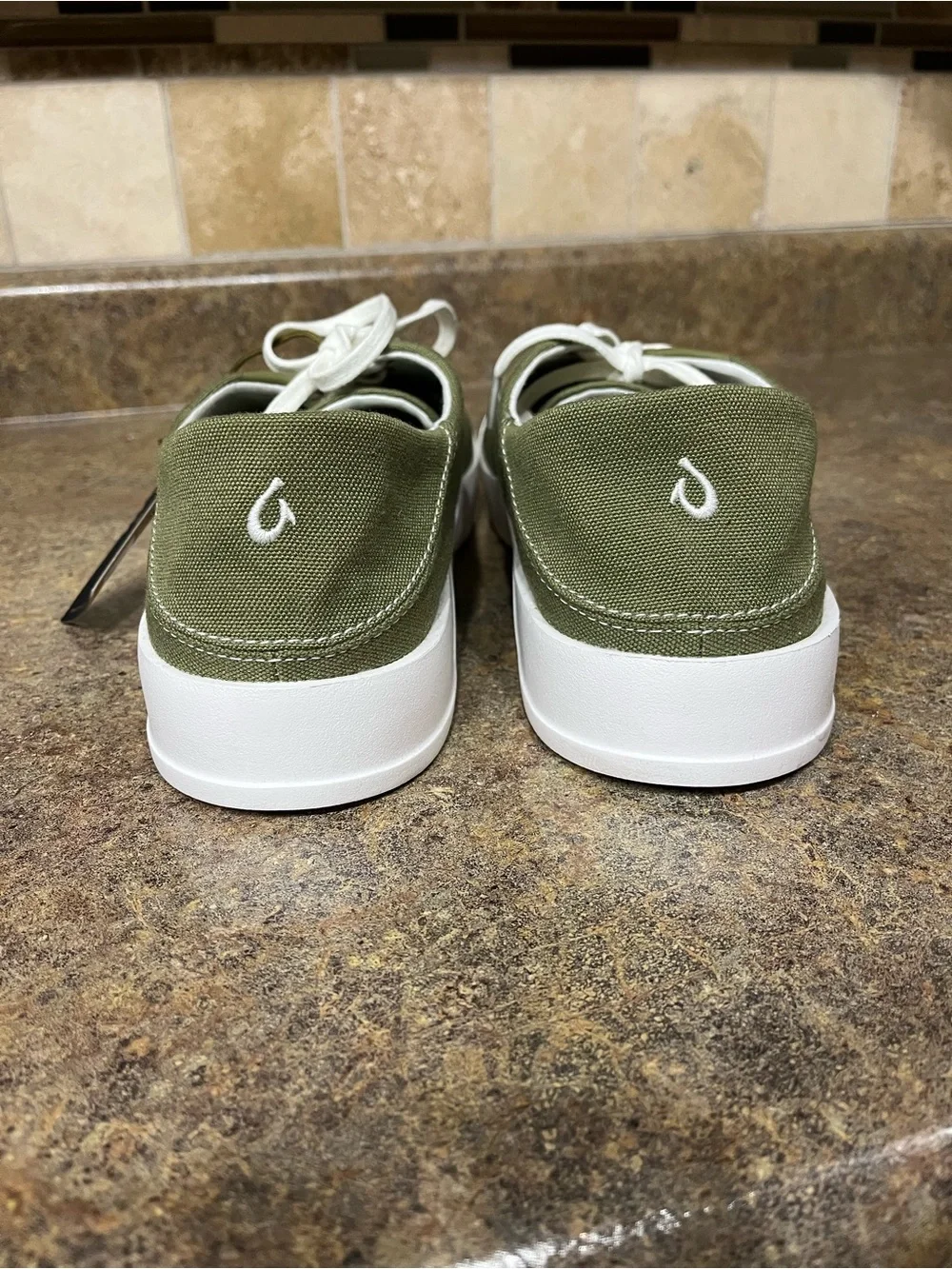 NWT OluKai Tradewind Men’s 10 Desert Moss Green Sneakers Casual Vacation Beach